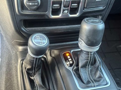 Used 2023 Jeep Wrangler Unlimited Sahara w/ LED Lighting Group AWD/4WD image 18