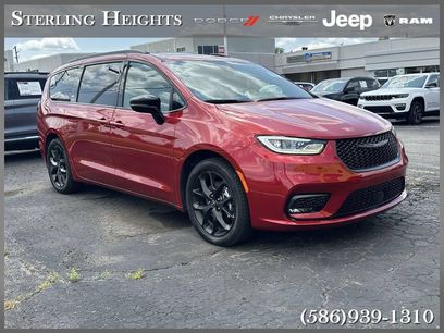 Used 2025 Chrysler Pacifica Limited