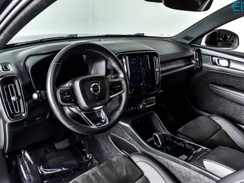Used 2023 Volvo XC40 Recharge Plus image 16