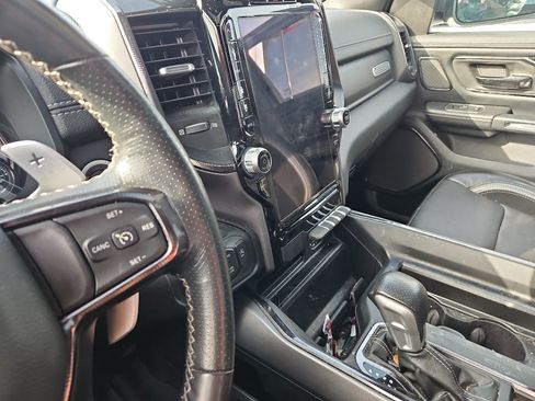 Used 2022 RAM 1500 Laramie AWD/4WD image 10