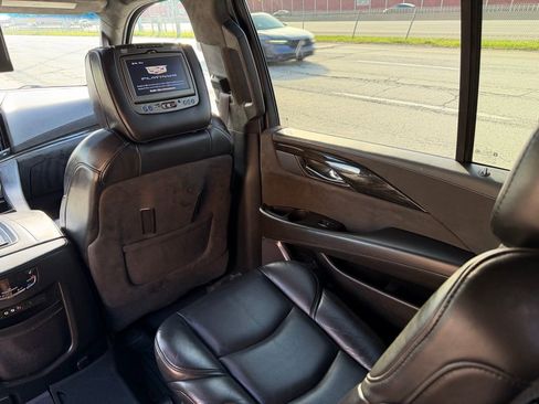 Used 2016 Cadillac Escalade ESV Platinum AWD/4WD image 15