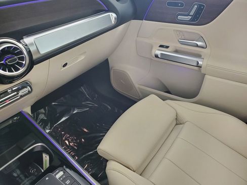 Used 2023 Mercedes-Benz EQB 300 4MATIC image 27