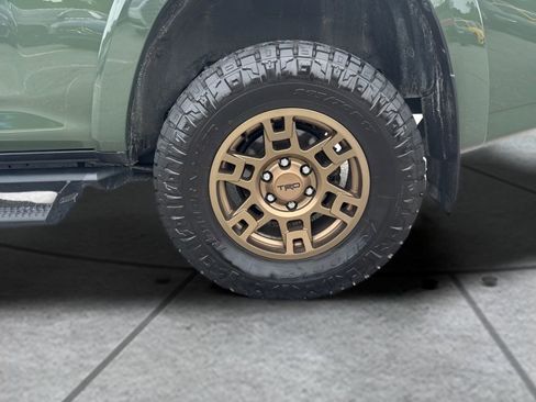 Used 2022 Toyota 4Runner TRD Off-Road Premium AWD/4WD image 35