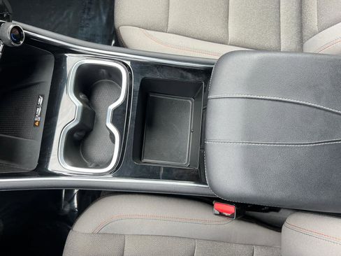 Certified 2025 Chevrolet Traverse LT image 24