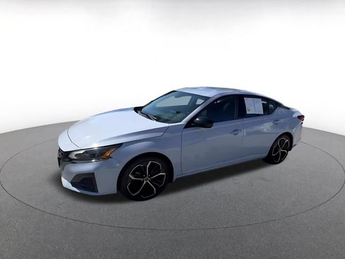 Used 2025 Nissan Altima 2.5 SR FWD image 8