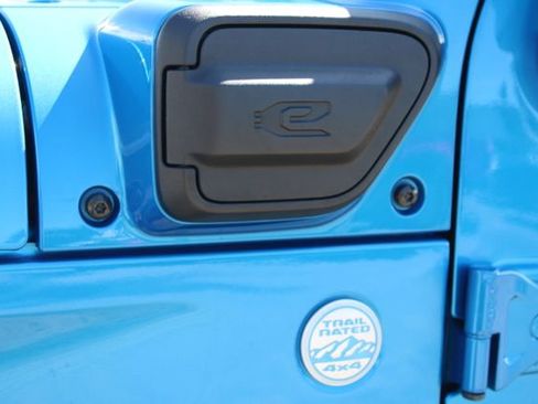 Used 2023 Jeep Wrangler Unlimited Sahara w/ Cold Weather Group AWD/4WD image 8