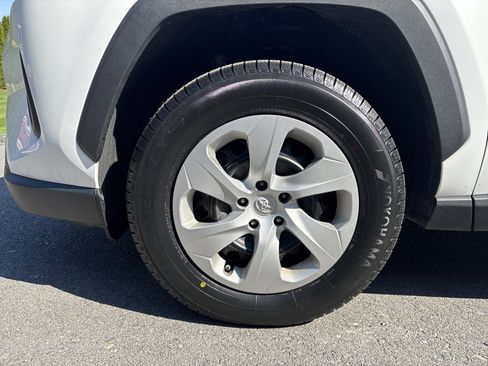 Certified 2024 Toyota RAV4 LE AWD/4WD image 11