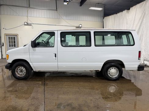 Used 2003 Ford E-150 and Econoline 150 RWD image 10