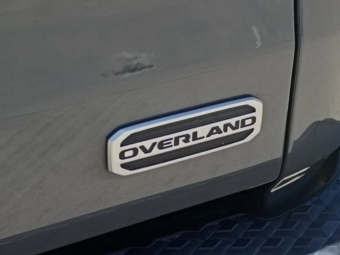 Used 2020 Jeep Gladiator Overland AWD/4WD image 12