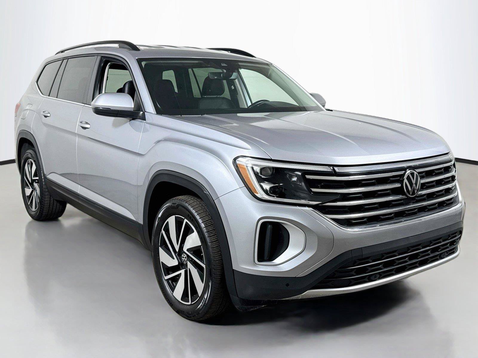 Used 2026 Volkswagen Atlas SE AWD/4WD image 3