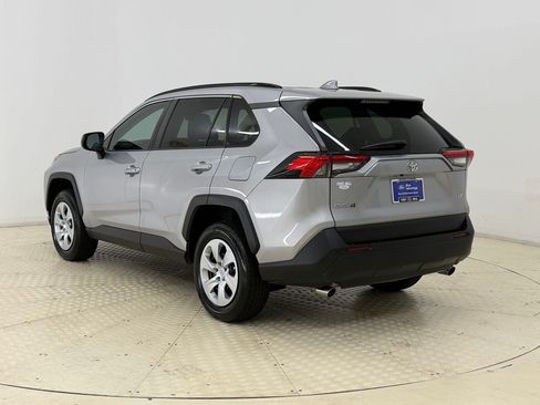 Used 2020 Toyota RAV4 LE FWD image 3