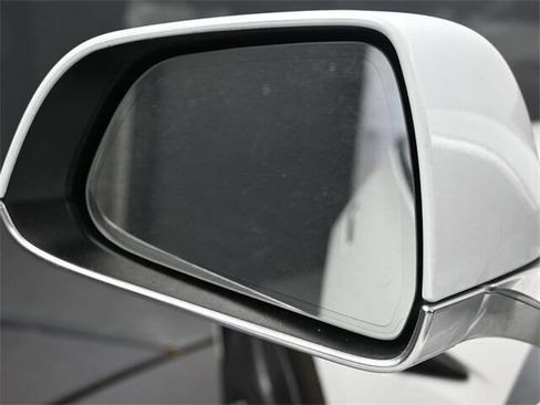 Used 2019 Tesla Model 3 Standard Range Plus image 9