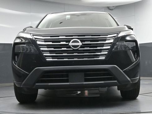 Certified 2025 Nissan Rogue SV FWD image 22