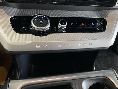 New 2025 Ford Expedition Active image 22