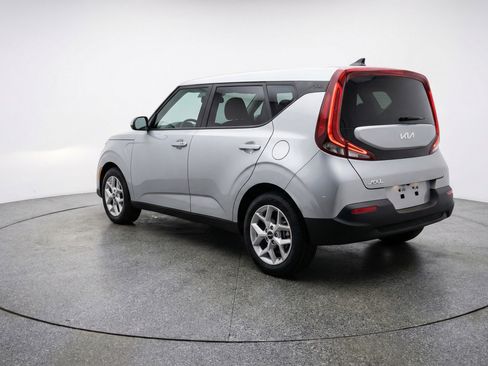 Used 2025 Kia Soul LX w/ LX Technology Package FWD image 6