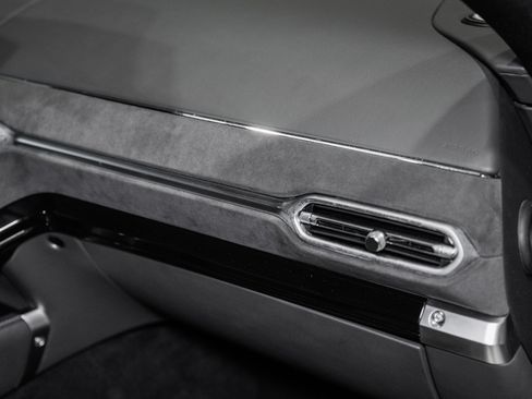 Used 2025 Aston Martin V8 Vantage Coupe RWD image 33