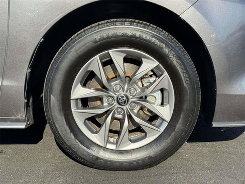 Used 2024 Toyota Sienna LE image 26