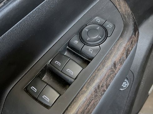 Used 2023 GMC Acadia Denali AWD/4WD image 18