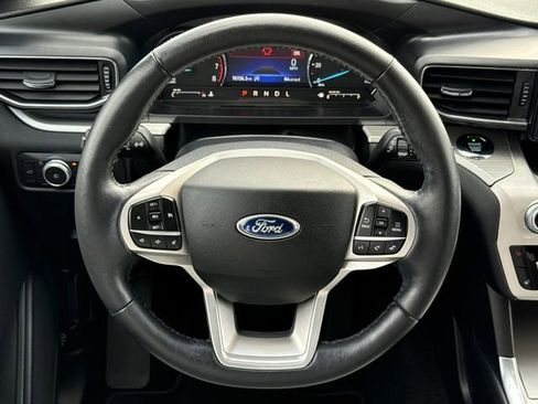 Used 2021 Ford Explorer XLT w/ Equipment Group 202A RWD image 14