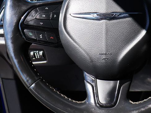 Used 2020 Chrysler Pacifica Touring w/ S Appearance Package FWD image 57