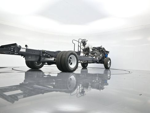 Used 2027 Ford E-350 and Econoline 350 Super Duty w/ Gaseous Engine Prep Package RWD image 21