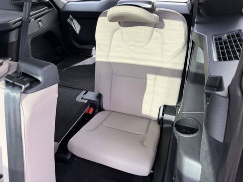 Certified 2025 Volvo XC90 B5 Plus image 15