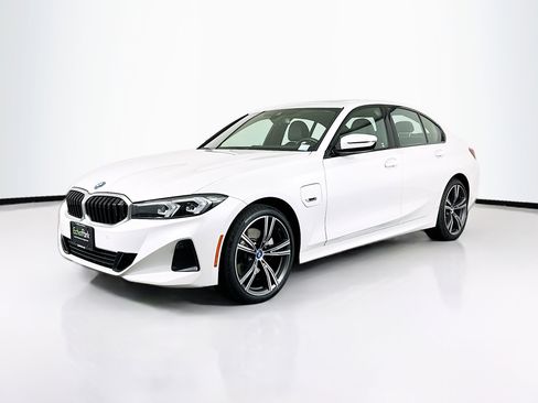 Used 2023 BMW 330e 330e w/ Premium Package image 3