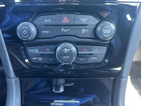 Used 2023 Chrysler 300 S image 9