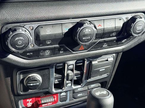 Used 2025 Jeep Wrangler Unlimited Sport AWD/4WD image 19