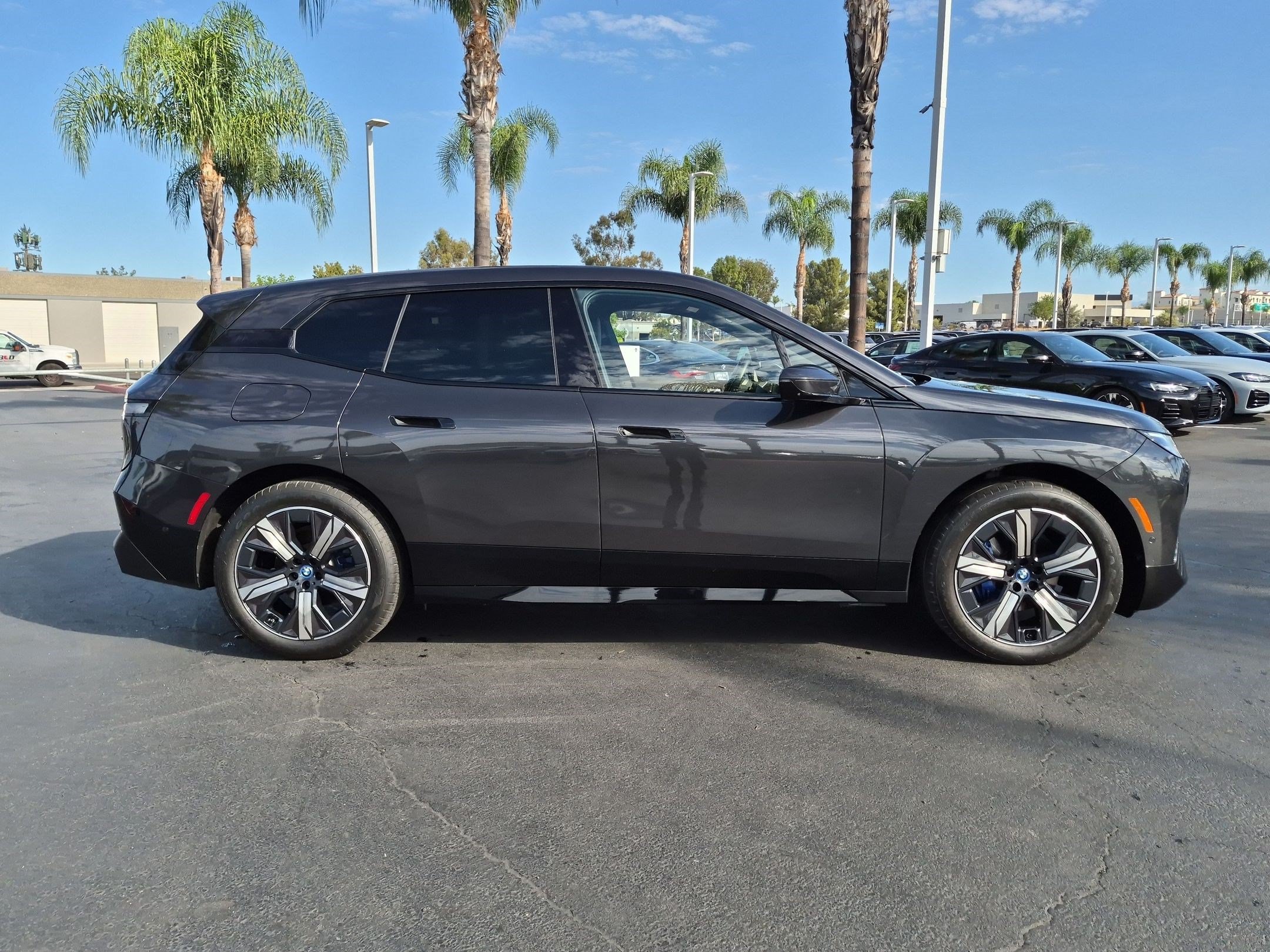Used 2024 BMW iX xDrive50 w/ Premium Package AWD/4WD image 11