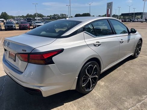 Used 2025 Nissan Altima 2.5 SR FWD image 3