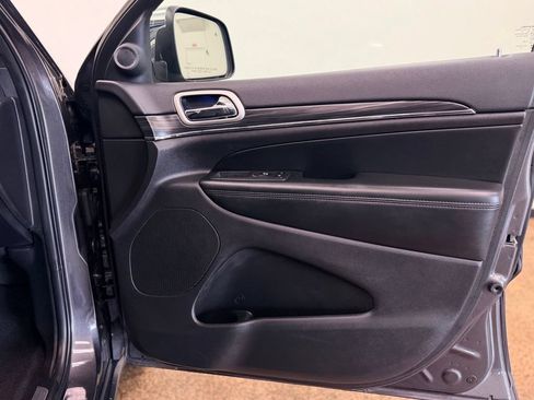 Used 2019 Jeep Grand Cherokee Limited AWD/4WD image 19
