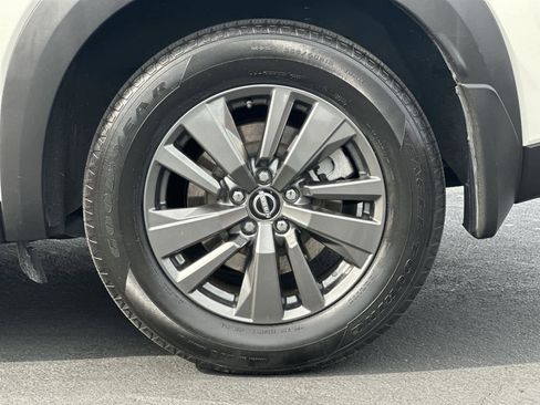 Used 2022 Nissan Pathfinder SV w/ SV Premium Package image 8