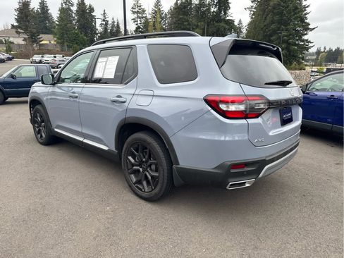 Used 2025 Honda Pilot Touring image 4