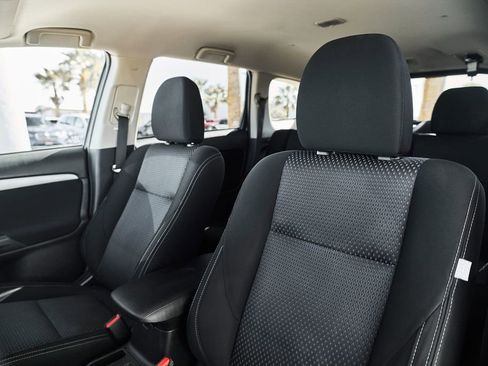 Used 2016 Mitsubishi Outlander SE AWD/4WD image 23