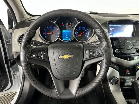 Used 2016 Chevrolet Cruze LT FWD image 10