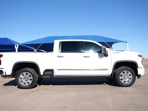Used 2024 Chevrolet Silverado 2500 High Country w/ Technology Package image 3