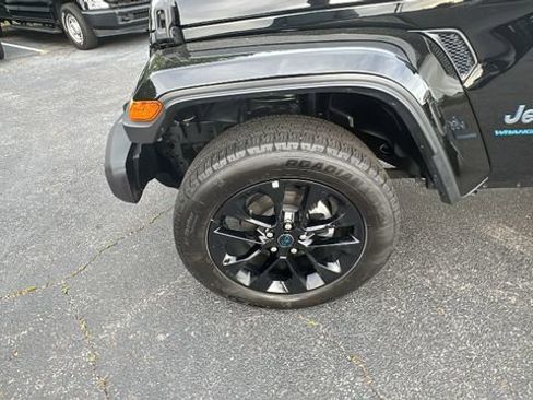 Used 2025 Jeep Wrangler Unlimited Sahara w/ Safety Group AWD/4WD image 37