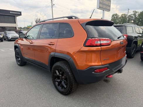 Used 2015 Jeep Cherokee Trailhawk w/ Comfort/Convenience Group AWD/4WD image 6
