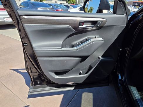 Used 2022 Toyota Highlander Limited image 31