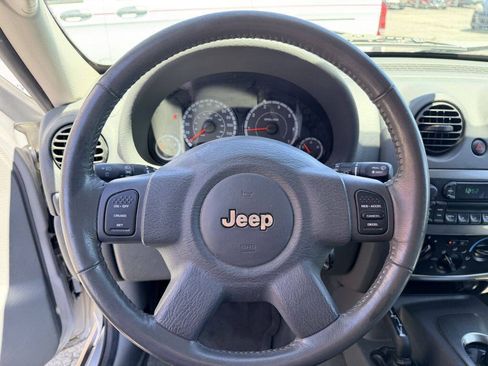 Used 2006 Jeep Liberty Renegade AWD/4WD image 10