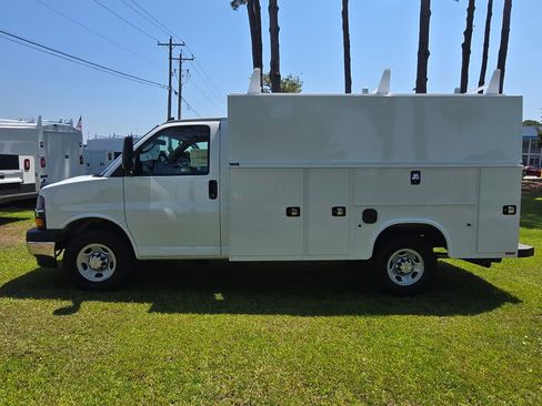 New 2025 Chevrolet Express 3500 w/ Power Convenience Package RWD image 6