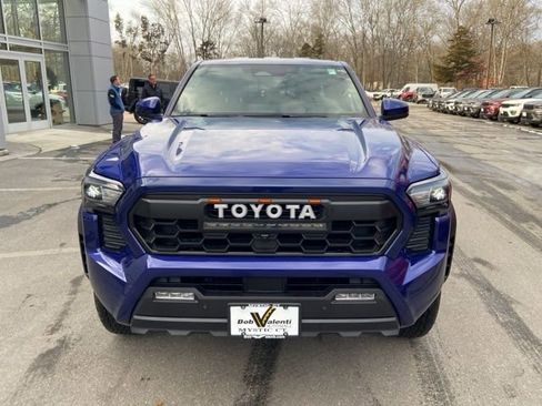 Used 2024 Toyota Tacoma TRD Off-Road image 9