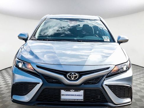 Used 2022 Toyota Camry SE image 2