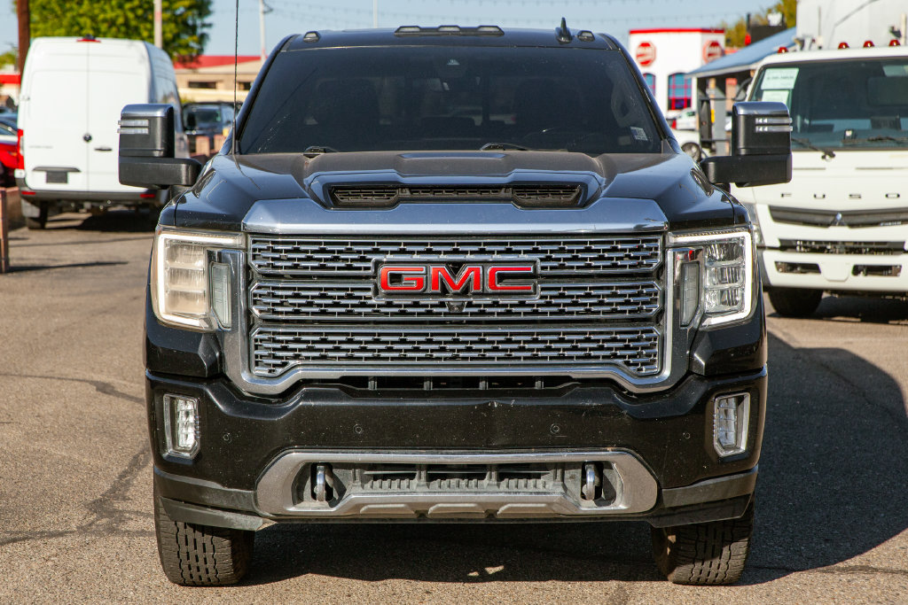 Used 2023 GMC Sierra 2500 Denali w/ Denali Black Diamond Edition AWD/4WD image 9