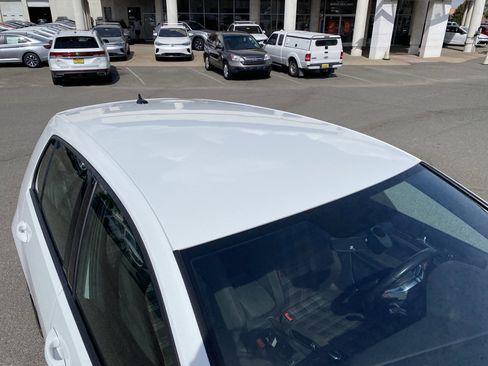 Used 2017 Volkswagen GTI Sport image 18