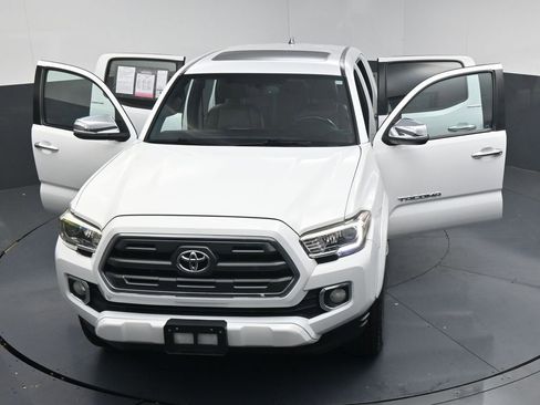 Used 2017 Toyota Tacoma Limited image 23