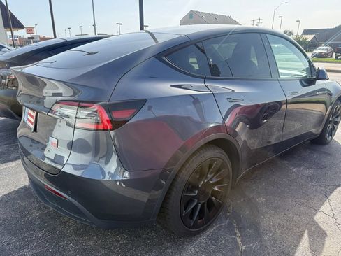 Used 2021 Tesla Model Y Long Range AWD/4WD image 31