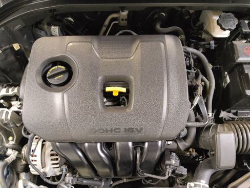 Used 2019 Hyundai Elantra SE FWD image 30