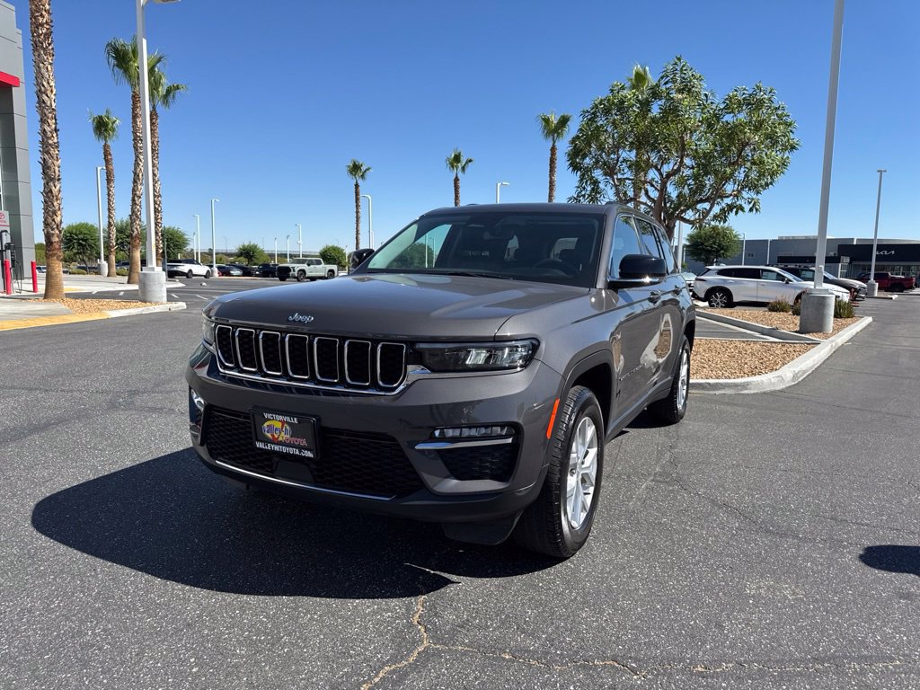 Used 2023 Jeep Grand Cherokee Limited AWD/4WD image 3